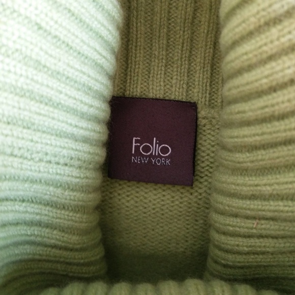 Folio Light Green Cashmere Snowflake Turtleneck with Tipped Sleeves/Neck - Picture 3 of 4